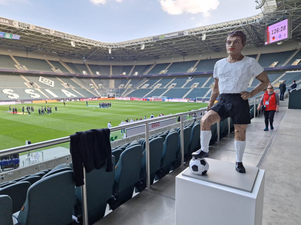 Stephan Balkenhol Skulptur Fußballiebe DFB Nationalelf Nationalmanschaft Glücksbringer Freundschaftsspiel Deutschland Griechenland Mönchengladbach Euro2024